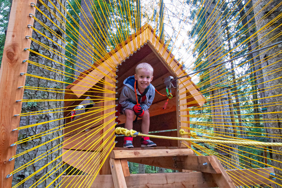 Activité famille en savoie, Parc accrobranche Akroparc
